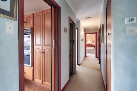 Photo of property in 4a Roland Hill, Glen Eden, Auckland, 0602