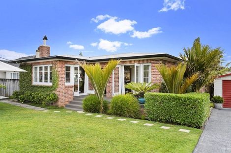 Photo of property in 8 Copley Street, New Lynn, Auckland, 0600