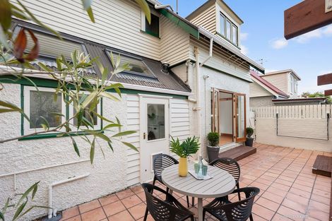Photo of property in 25 Hawkestone Street, Thorndon, Wellington, 6011