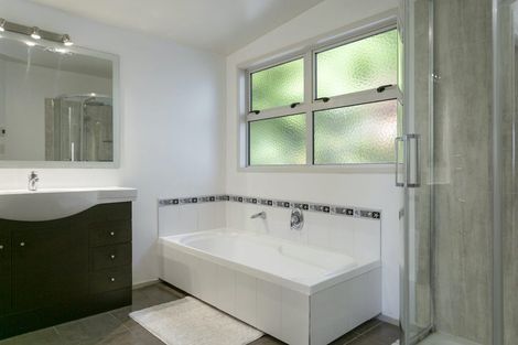 Photo of property in 33 Shera Street, Acacia Bay, Taupo, 3330