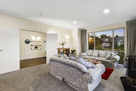 Photo of property in 160 Kittiwake Drive, Schnapper Rock, Auckland, 0632