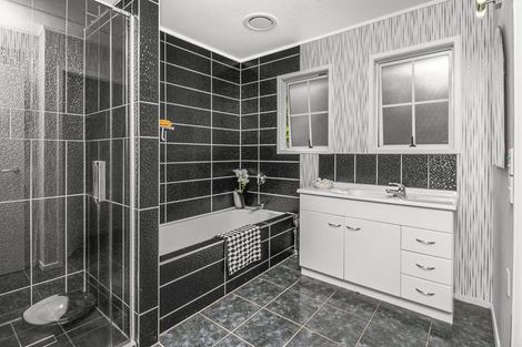 Photo of property in 1/6 Mahuta Grove, Northcote, Auckland, 0627