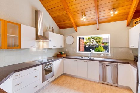 Photo of property in 21 Giles Place, Shirley, Christchurch, 8061