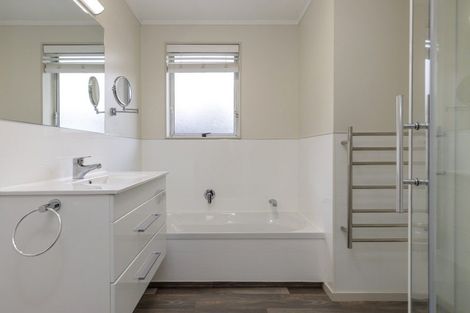 Photo of property in 23 Kereru Street, Two Mile Bay, Taupo, 3330