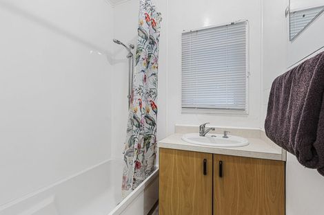 Photo of property in 2 Turakina Street, Merrilands, New Plymouth, 4312
