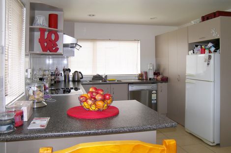 Photo of property in 42 Keri Vista Rise, Papakura, 2110