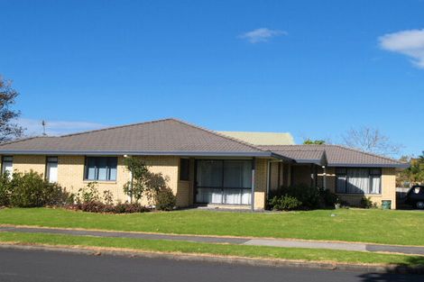 Photo of property in 28 Tarnica Road, Northpark, Auckland, 2013