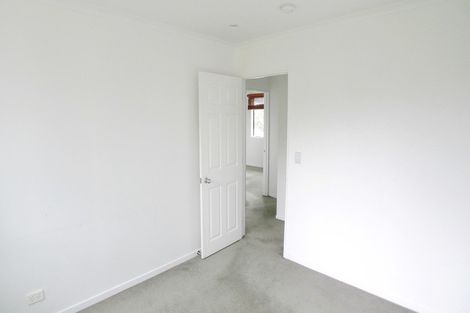 Photo of property in 9 Plumstead Rise, Glen Eden, Auckland, 0602