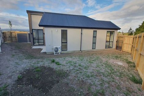 Photo of property in 33 Red Hills Road, Massey, Auckland, 0614