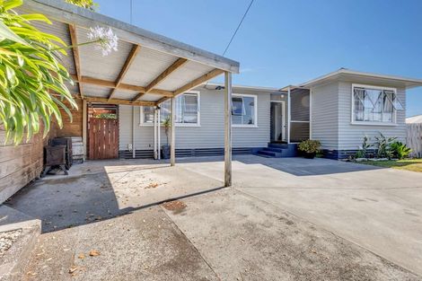 Photo of property in 105 Omata Road, Marfell, New Plymouth, 4310