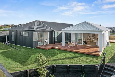 Photo of property in 42 Opouatu Avenue, Glenbrook, 2681