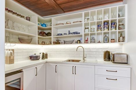 Photo of property in 3 Brassey Road, Saint Johns Hill, Whanganui, 4500