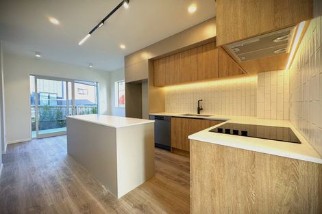 Photo of property in 6b Law Street, Torbay, Auckland, 0630