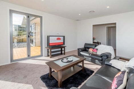 Photo of property in 99 Kakariki Grove, Waikanae, 5036