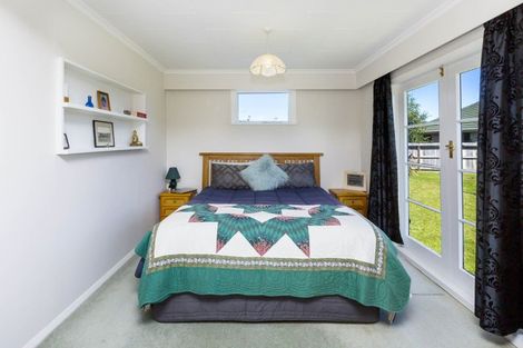 Photo of property in 28 Moeraki Road, Maoribank, Upper Hutt, 5018