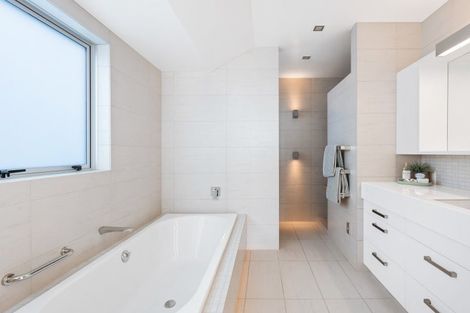 Photo of property in 233c Oceanbeach Road, Mount Maunganui, 3116