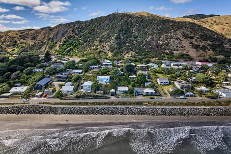 Photo of property in 21 Wellington Road, Paekakariki, 5034