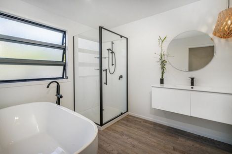 Photo of property in 128 Kupe Drive, Whitianga, 3510