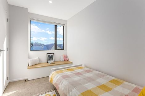 Photo of property in 2 Tiratu Rise, Whitby, 5024