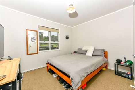 Photo of property in 18 Grassmere Road, Henderson Valley, Auckland, 0612