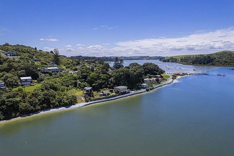 Photo of property in 2 High Street, Pahi, Paparoa, 0571