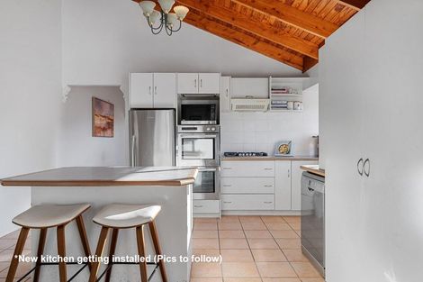 Photo of property in 8 Rarahu Place, The Gardens, Auckland, 2105