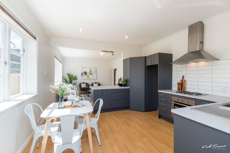 Photo of property in 33 Waiwhetu Road, Waiwhetu, Lower Hutt, 5010