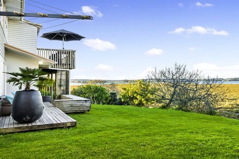 Photo of property in 33 Dawnhaven Drive, Te Atatu Peninsula, Auckland, 0610