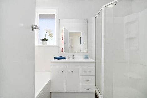 Photo of property in 1/8 Arrow Road, Forrest Hill, Auckland, 0620