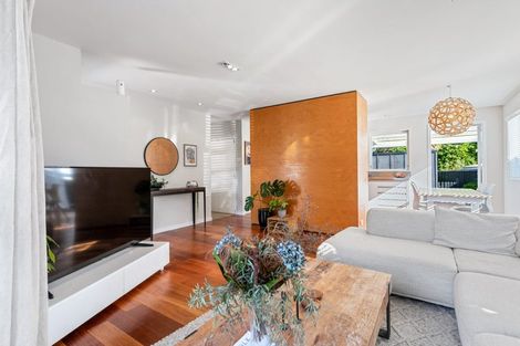 Photo of property in 43 La Rosa Street, Green Bay, Auckland, 0604