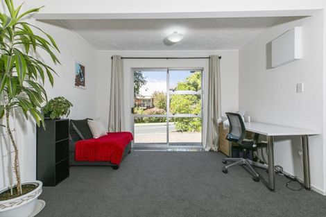 Photo of property in 104 Manhattan Heights, Glendene, Auckland, 0602