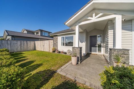 Photo of property in 17 Waitaria Terrace, Aotea, Porirua, 5024