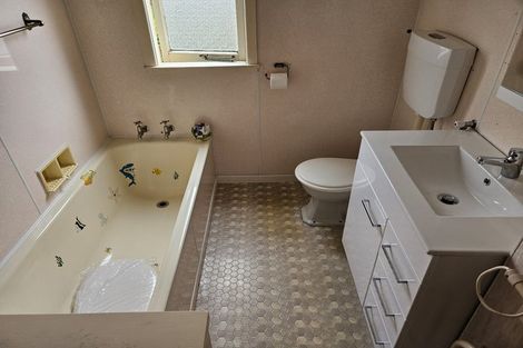 Photo of property in 34 Eastglen Road, Glen Eden, Auckland, 0602