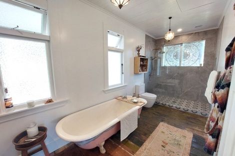 Photo of property in 20 Mcfarlane Street, Oakura, 4314