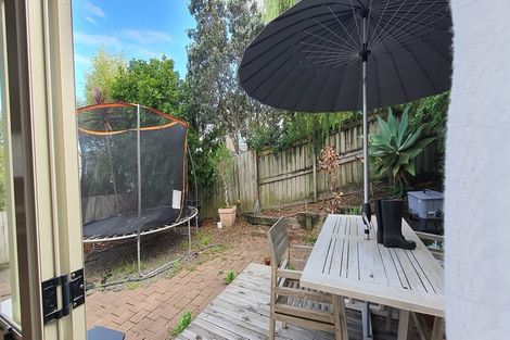 Photo of property in 7/20 Fields Parade, Oteha, Auckland, 0632