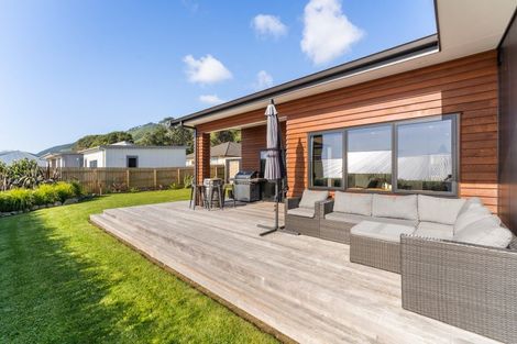 Photo of property in 10 Karearea Avenue, Waikanae, 5036