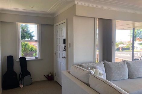 Photo of property in 90 Golf Road, New Lynn, Auckland, 0600