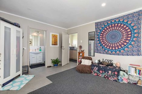 Photo of property in 26 Sunline Avenue, Massey, Auckland, 0614