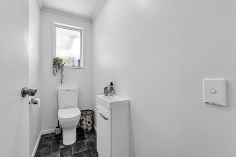 Photo of property in 8 Shaldon Crescent, Blagdon, New Plymouth, 4310