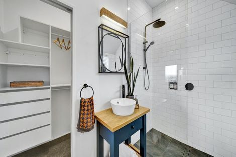 Photo of property in 8 Hobday Lane, Mount Pleasant, Christchurch, 8081