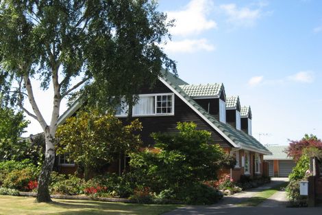 Photo of property in 8 Harkness Place, Avonhead, Christchurch, 8042