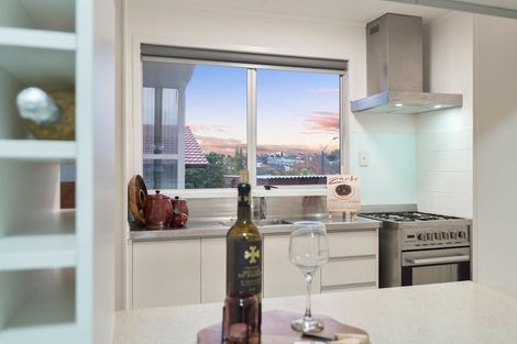 Photo of property in 92 Gallony Avenue, Massey, Auckland, 0614