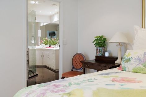 Photo of property in 72 Devonport Road, Tauranga, 3110