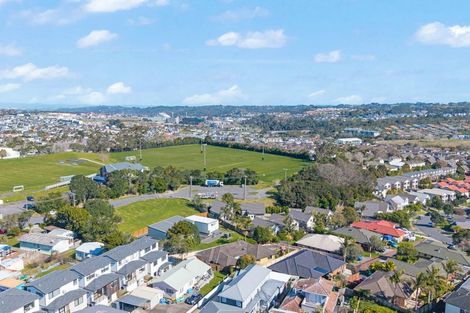 Photo of property in 27 Nimstedt Avenue, Oteha, Auckland, 0632