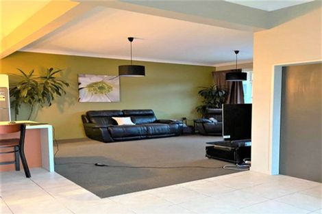 Photo of property in 1/125 Upper Fitzherbert Road, Wainuiomata, Lower Hutt, 5373