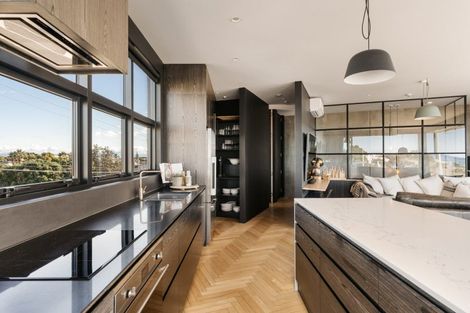 Photo of property in 212 Marine Parade, Mount Maunganui, 3116