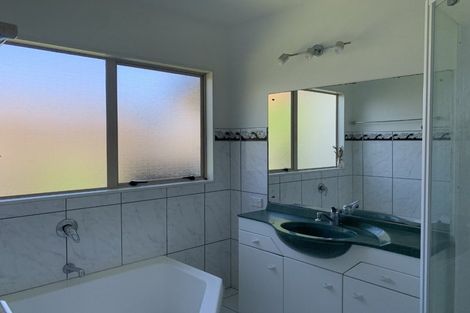 Photo of property in 3 Bridgehead Cove, West Harbour, Auckland, 0618