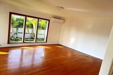 Photo of property in 17 Tauhinu Road, Greenhithe, Auckland, 0632