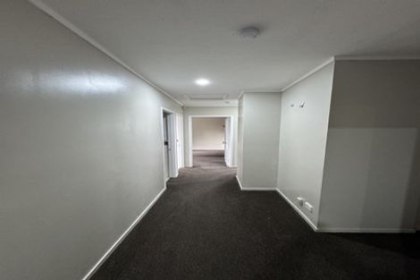 Photo of property in 302 Wairau Road, Glenfield, Auckland, 0629