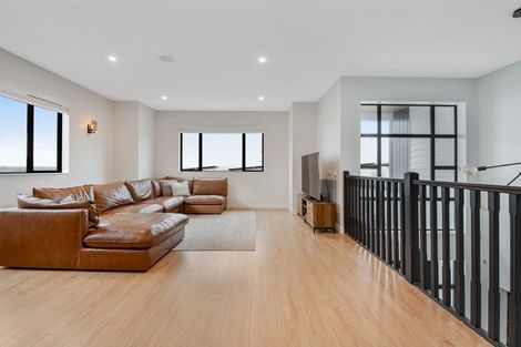 Photo of property in 7 Manawanui Way, Orewa, 0931